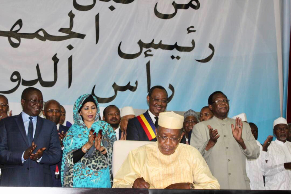 Malgré les voix qui se sont levées contre la révision de la constitution, le pouvoir de N'Djaména a tenu jusqu'au bout pour promulguer la 4ème Republique.